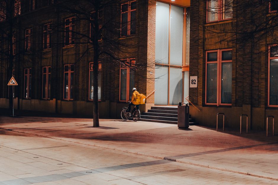 Winter Bike Lights: 7 Winter Bike Light Myths That Hide You in Traffic