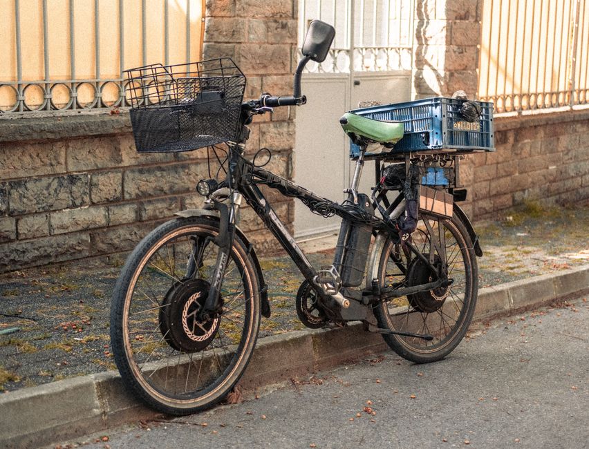 Clipless Vs Flat Pedals For Commuter Cycling: Clipless vs Flat Pedals for Commuters: Choos