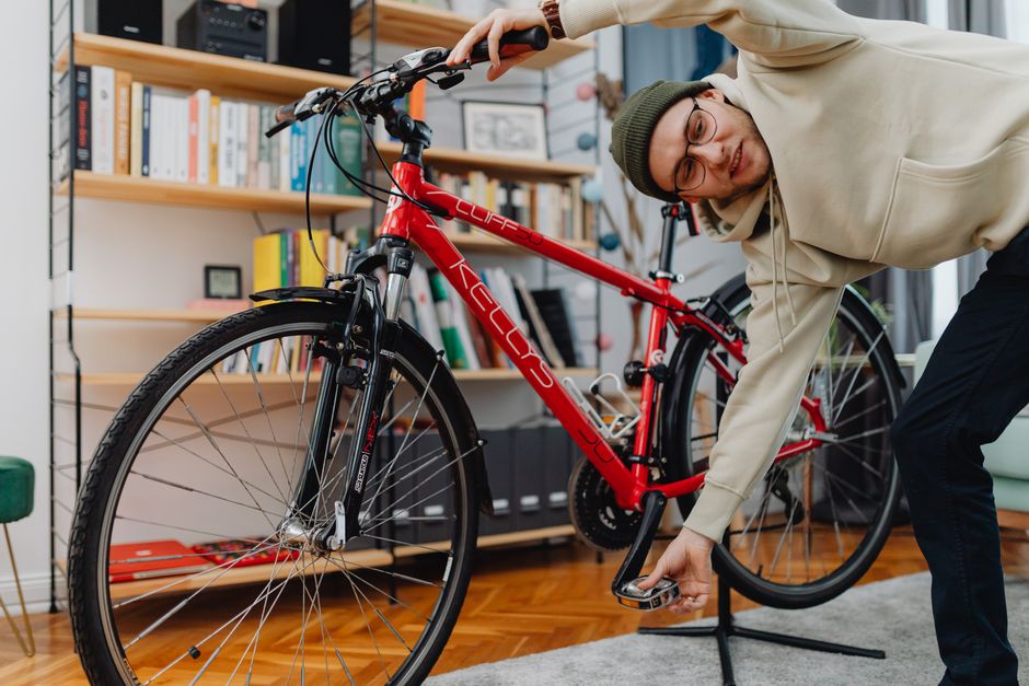 Clipless Vs Flat Pedals For Commuter Cycling: Clipless vs Flat Pedals for Commuters: Choos