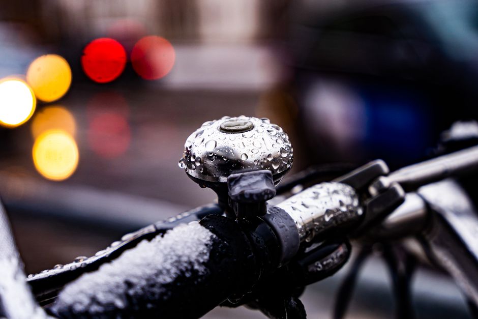 Winter Cycling Gloves That Keep Grip and Touchscreens Working